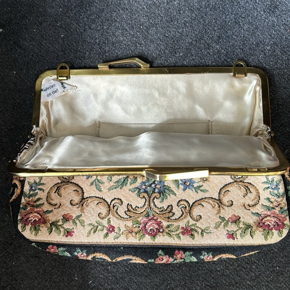 Vintage Tapestry Purse made in Western Germany missing chain excellent condition - Picture 2 of 3